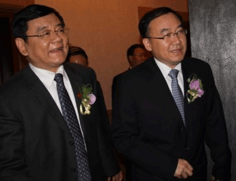 國家質(zhì)檢總局副局長(zhǎng)劉平均，河南省副省長(zhǎng)徐濟(jì)超進(jìn)入會(huì)場(chǎng)